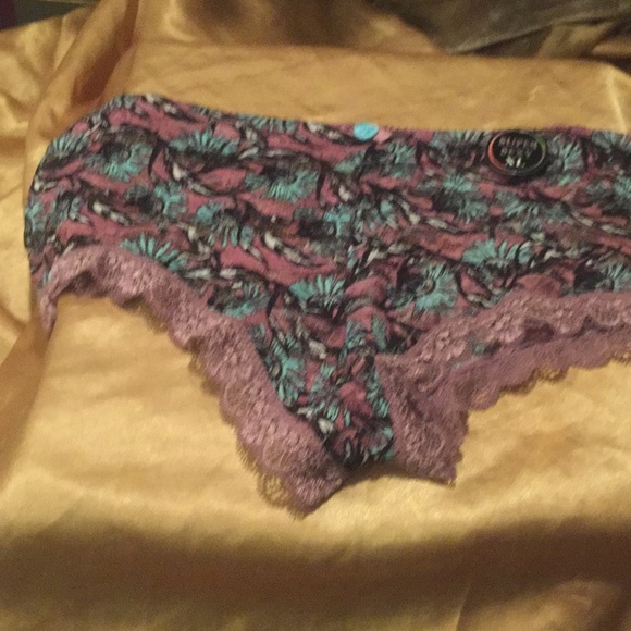 36D LEFT ‼️HOT AND SEXY BRA SET. - Picture 3 of 8